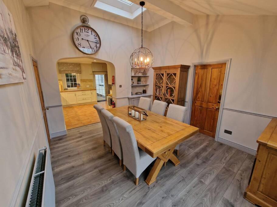 アバーガベニー Bailey Estate Houseヴィラ エクステリア 写真